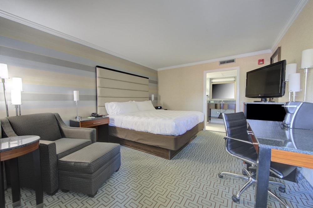 Holiday Inn Plainview-Long Island By Ihg Екстер'єр фото